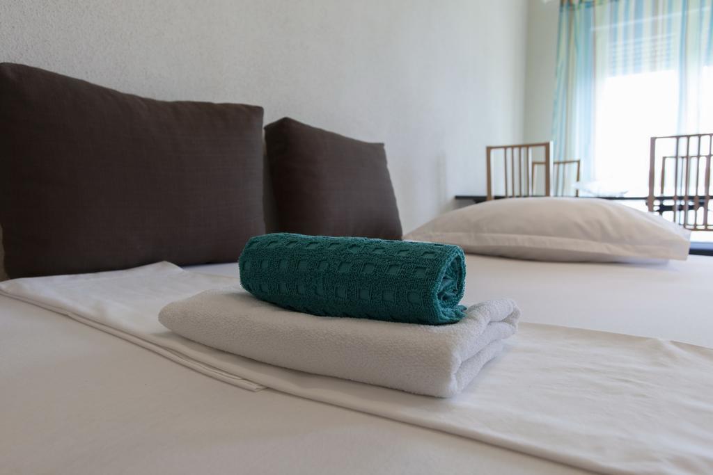 Apartments Damjanovic Makarska Habitación foto