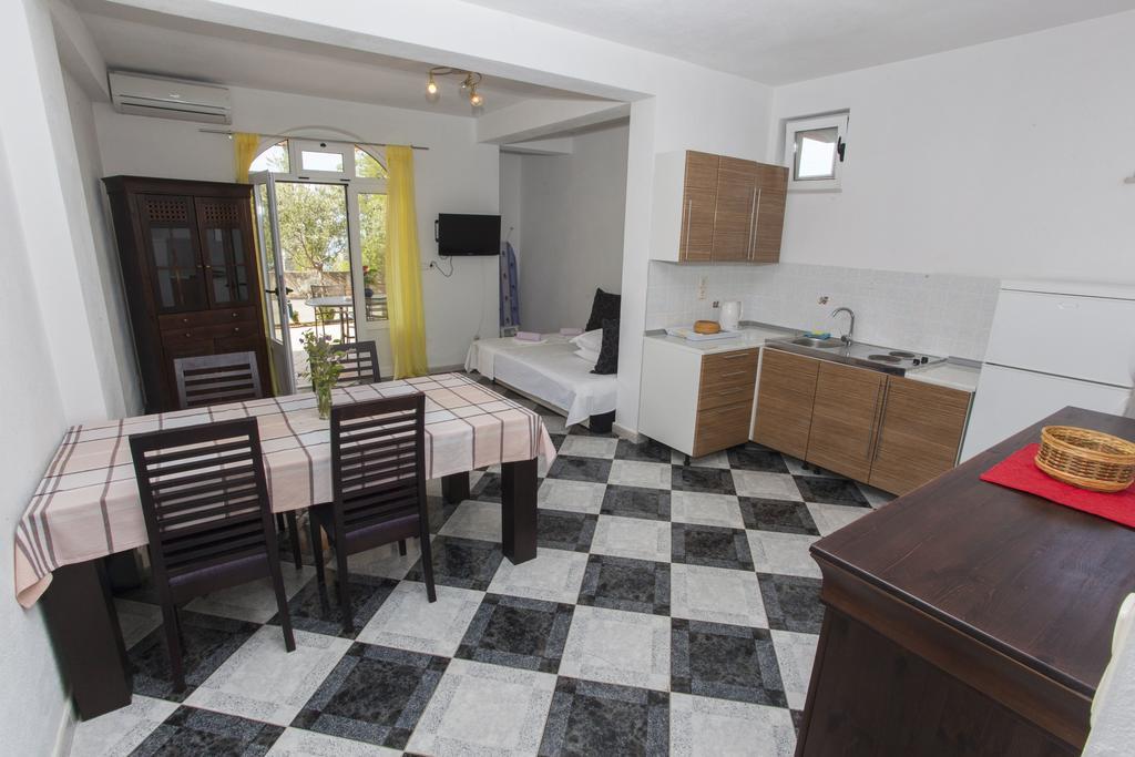 Apartments Damjanovic Makarska Exterior foto
