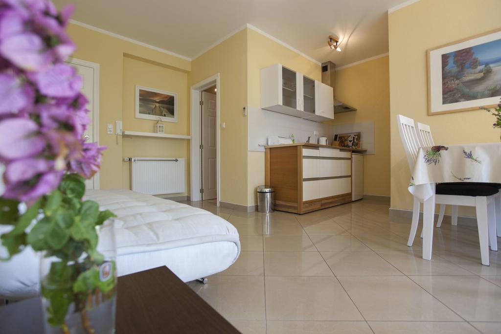 Apartments Damjanovic Makarska Exterior foto